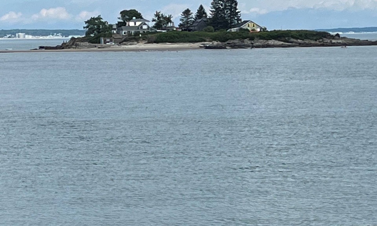 Biddeford Pool Apartment | Enchanting 2-bedroom apartment in the heart of Biddeford Pool at Hills Beach.