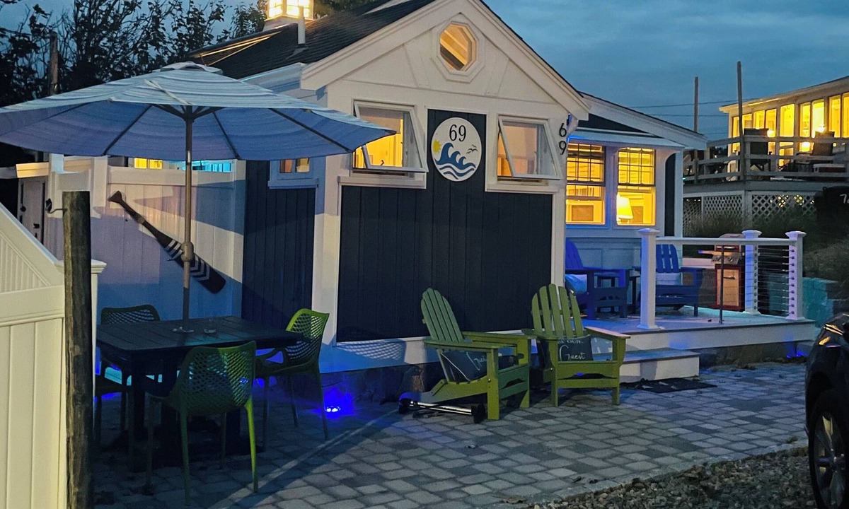 Dennis Port Cottage | ENCHANTING SEASIDE COTTAGE, STEPS TO THE BEACH!