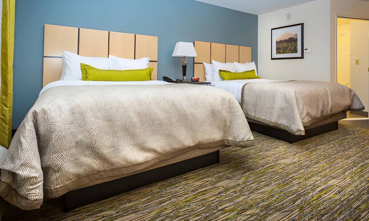 Sidney House | Enjoy a Wonderful Stay in a Fully Furnished Suite