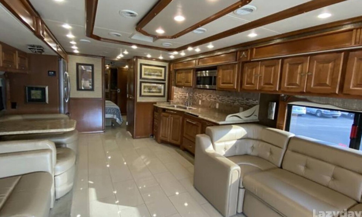 Zion House | Enjoy your stay in luxury at Grange for PSU Tailgate, or our Private Lot w/Pool