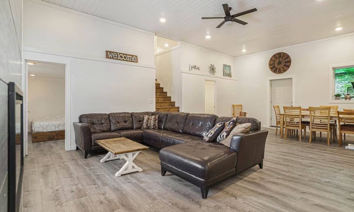 Traverse City Apartment | Enjoyable 4 Bedroom on M22 - Close to Traverse City & Suttons Bay