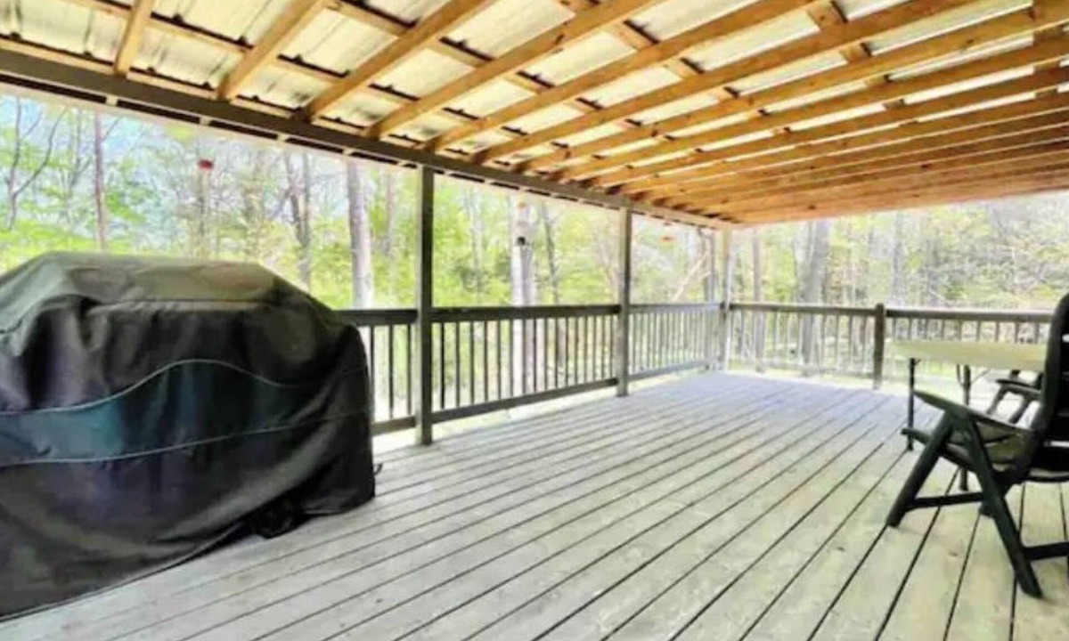 Bronston House | Entire vacation home hosted by Lori