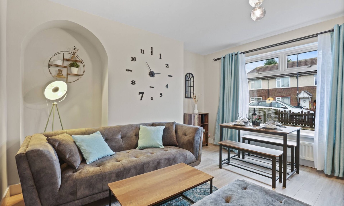Newcastle-upon-Tyne House | Equipped & Cozy: Fast WiFi, Smart TV, Full Kitchen