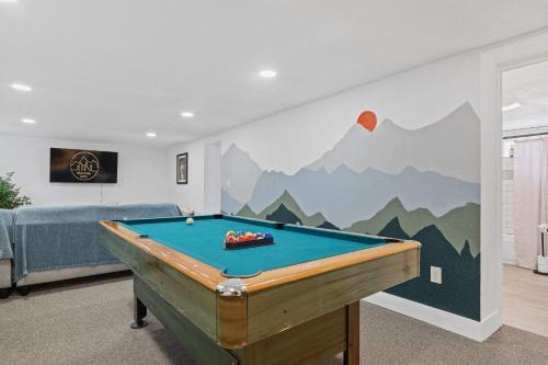 Erie House | Erie Escape-Billiards Table- Skee-Ball- Hot Tub