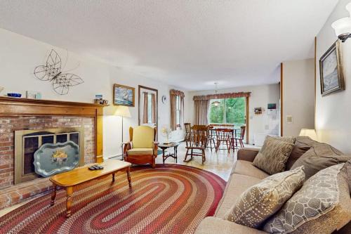 Dennis House | Escape in Dennis
