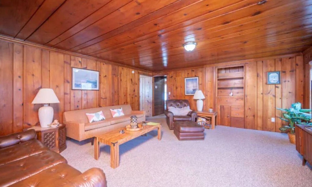 Houghton Lake Apartment | Escape to the Lake! Rustic Apt