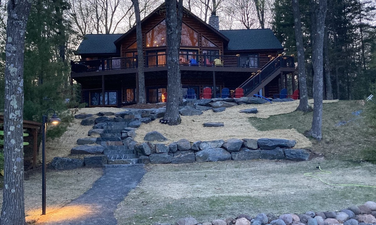 Hayward House | Exceptional Round Lake Cabin!