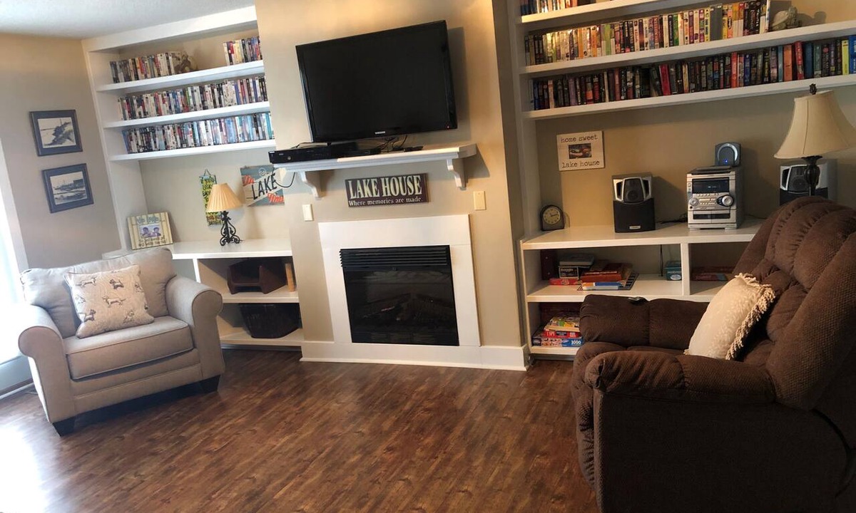 Grand Rivers Condo | Executive bedroom Yacht Condo