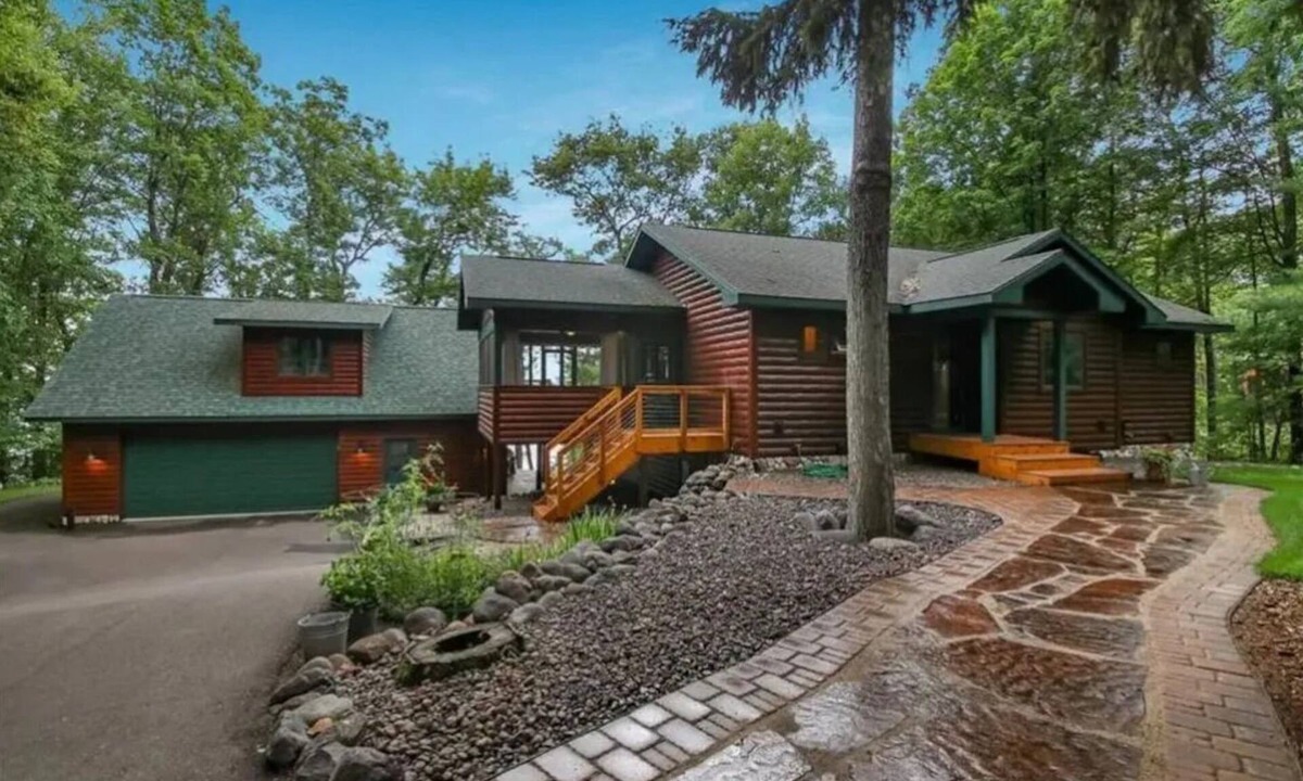 Stone Lake Cabin | Executive Luxury on LCO, Hayward