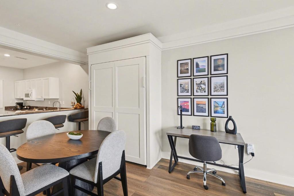 Bay Harbor Apartment | Experience comfort in Maritime Lakeview Suite 406, a 2-bedroom condo in Bay Harbor.