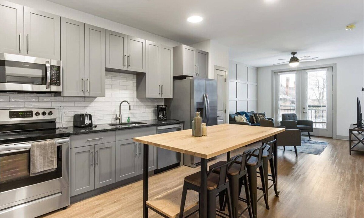 East Walnut HIlls Apartment | Explore Cincinnati’s Best from a Chic Condo
