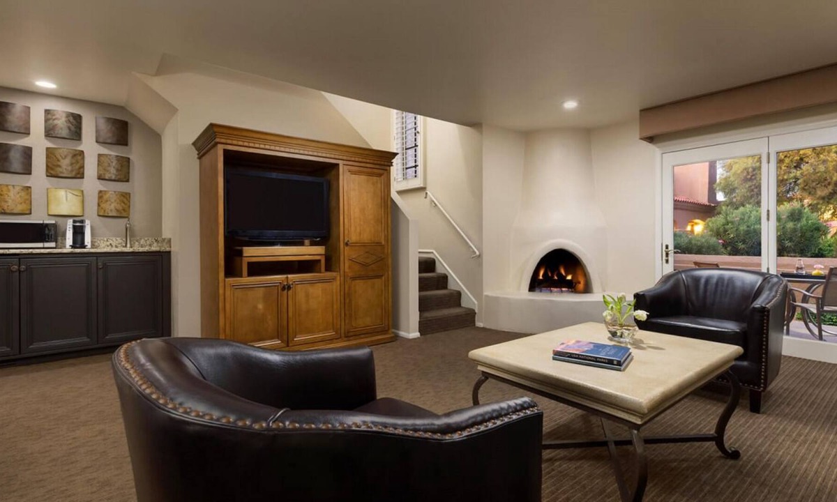 South Scottsdale Resort | Explore the Wild West! Mountain Views, 3 Modern Units, 5 Pools, Salon and Spa!