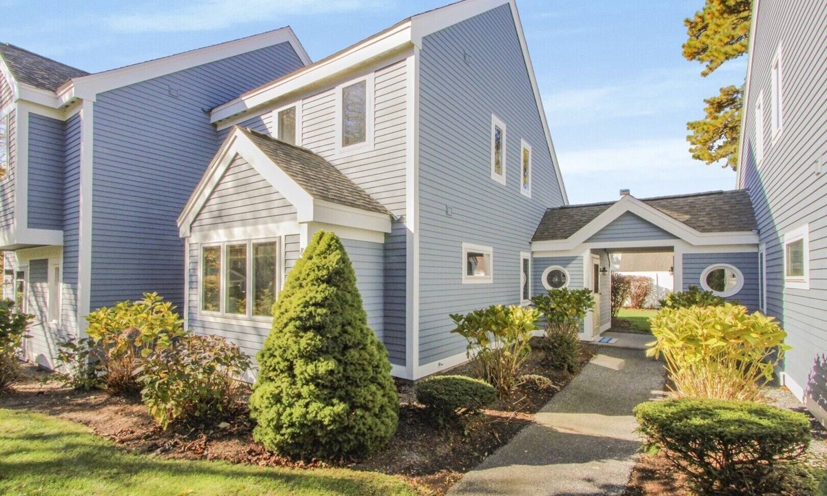 Brewster House | Exquisite Ocean Edge Townhouse With Pool Amenities