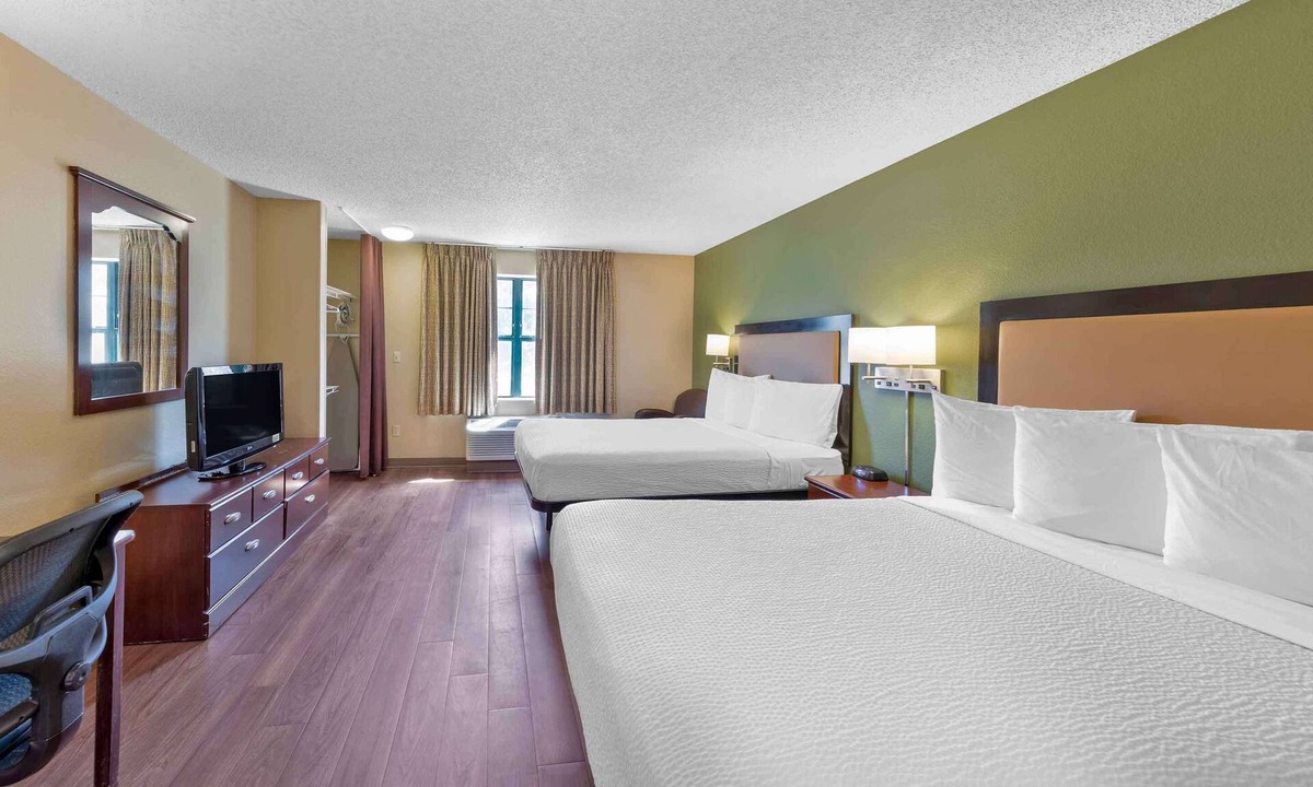 Wauwatosa Hotel | Extended Stay America Select Suites - Milwaukee - Wauwatosa