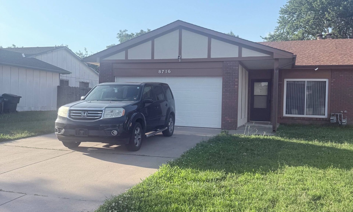 Wichita House | Fabulous 4-bedroom townhome with AC in vibrant Wichita
