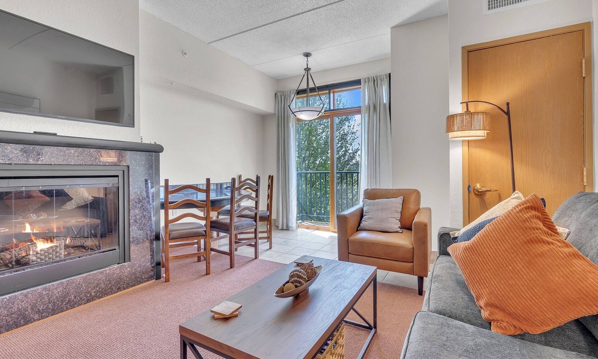 Wisconsin Dells Apartment | Fairway Hideaway - Golf Villa Sleeps 6 Hot Tub