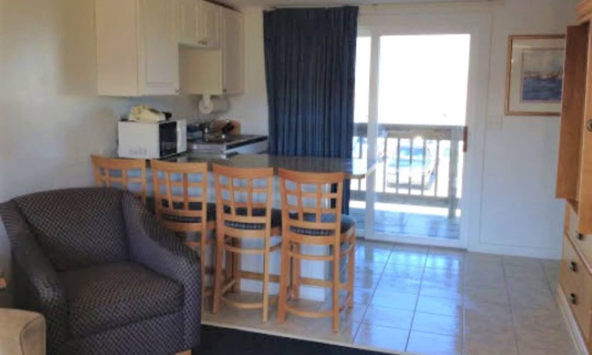 Falmouth Heights Condo | Falmouth Heights/Cape Cod Beach Resort w private resort beach