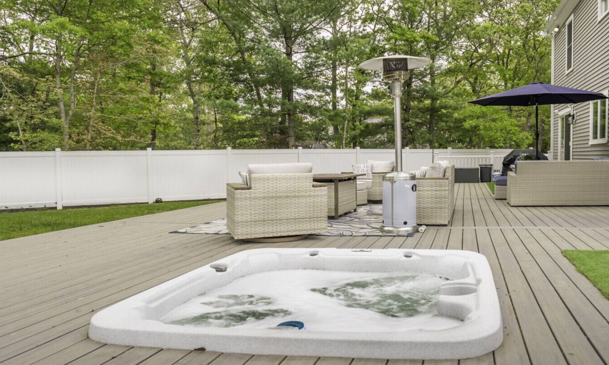Silver Beach Apartment | Falmouth Retreat w/Hot Tub & Playground