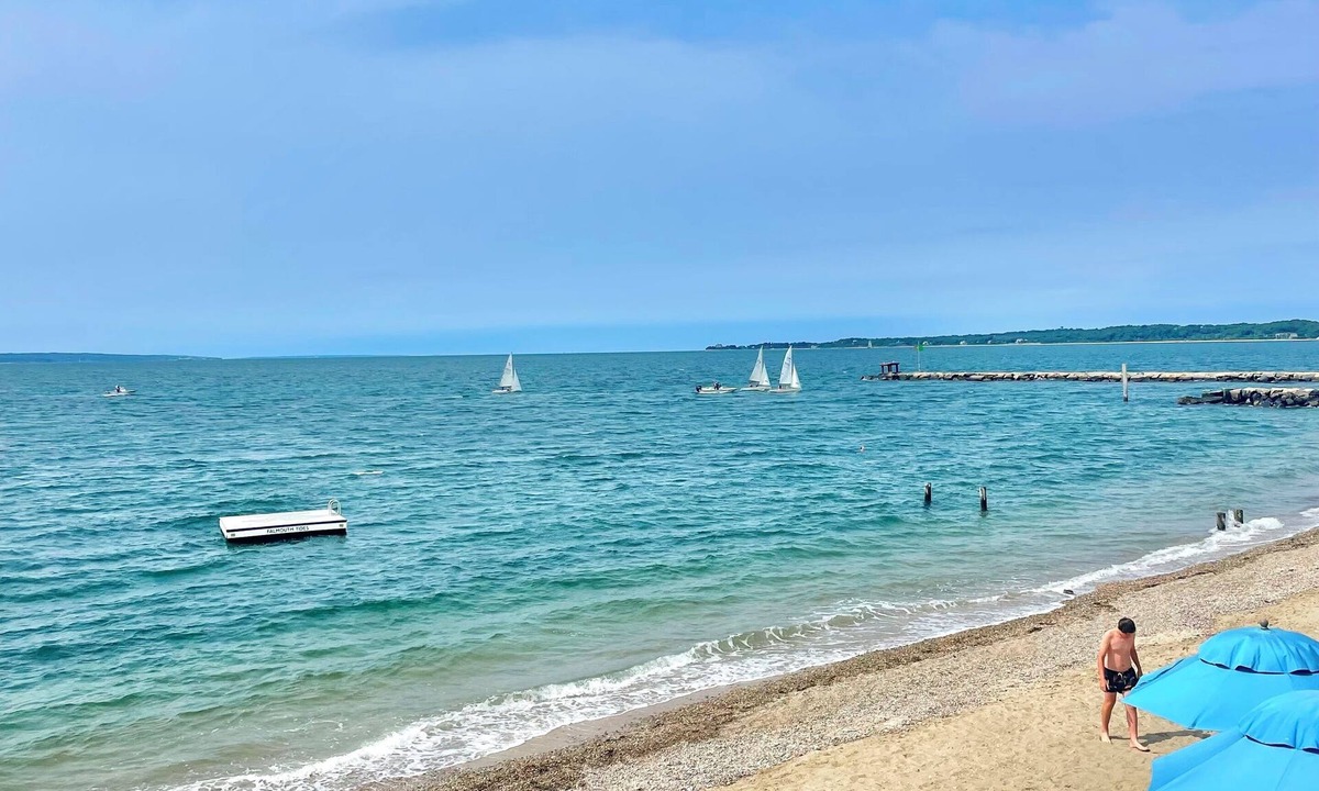 Falmouth Heights Hotel | Falmouth Tides