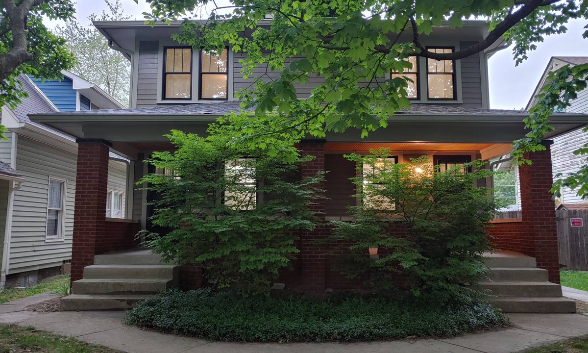 Near Eastside House | FAMILY AND 2 FAMILY HIDEOUT/2Units in one with locking doors-MEET US IN INDY!