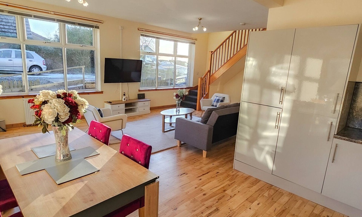 Arniston House | Family friendly 7-Guest Getaway: 2 Baths, Outdoor BBQ & Easy Parking