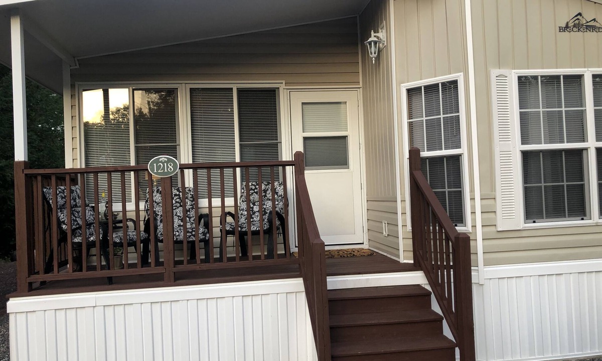 South Casco Cottage | Family Friendly Four Season Cottage at Point Sebago Beach & Golf Resort