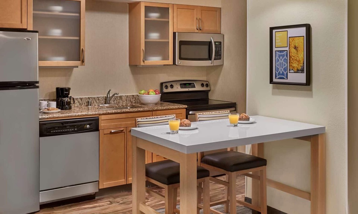 Blue Ash Hotel | Family-Friendly Getaway, 2 Convenient Units, Kitchen, Breakfast!