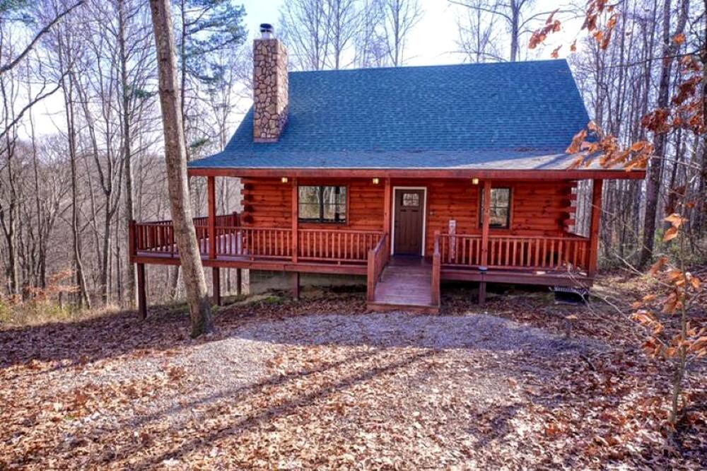 Logan Cabin | Family-Friendly Getaways to this Rustic Log Cabin in Logan, Ohio