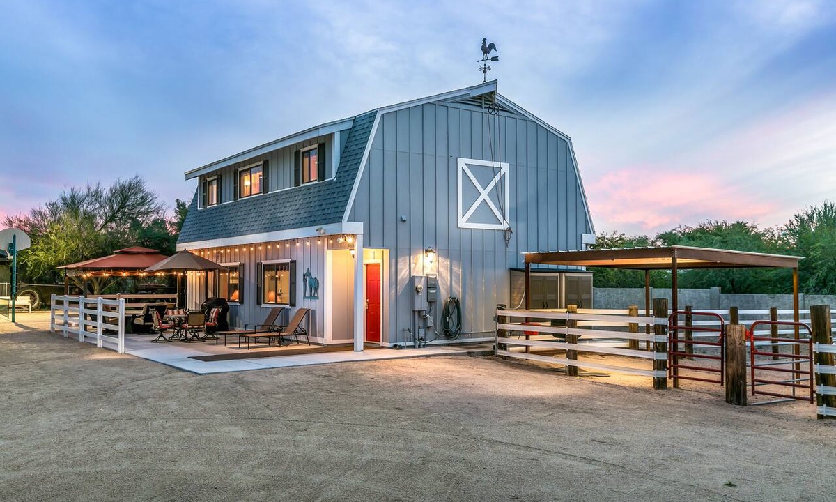 Paradise Valley Village House | Family Friendly Guesthouse/Entertainment Patio/Sportscourt and Hiking