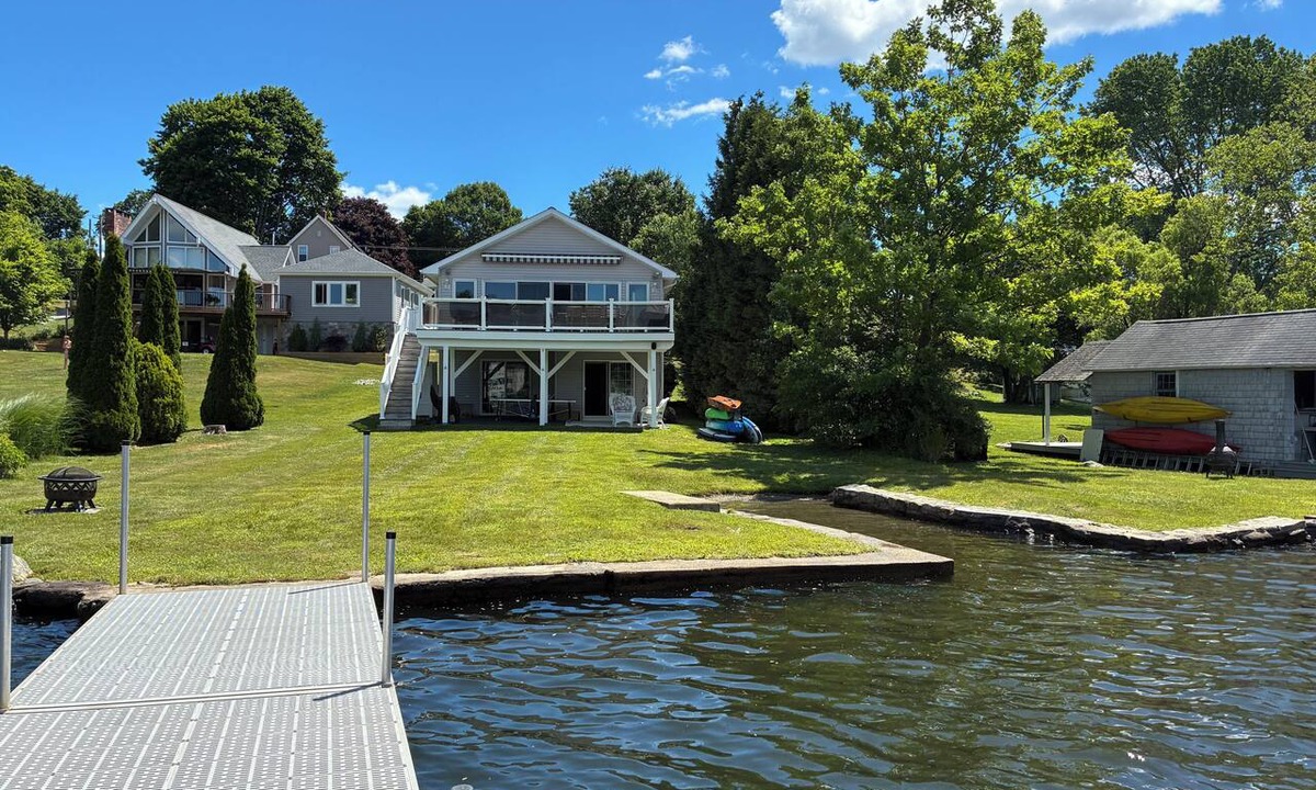 Winchester House | Family-Friendly Highland Lake Waterfront w/Private Dock & Shallow Walk-In — 5BR