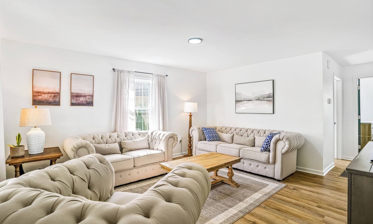 Danville House | Family Friendly Home in Historic Danville The Danville Four Kings