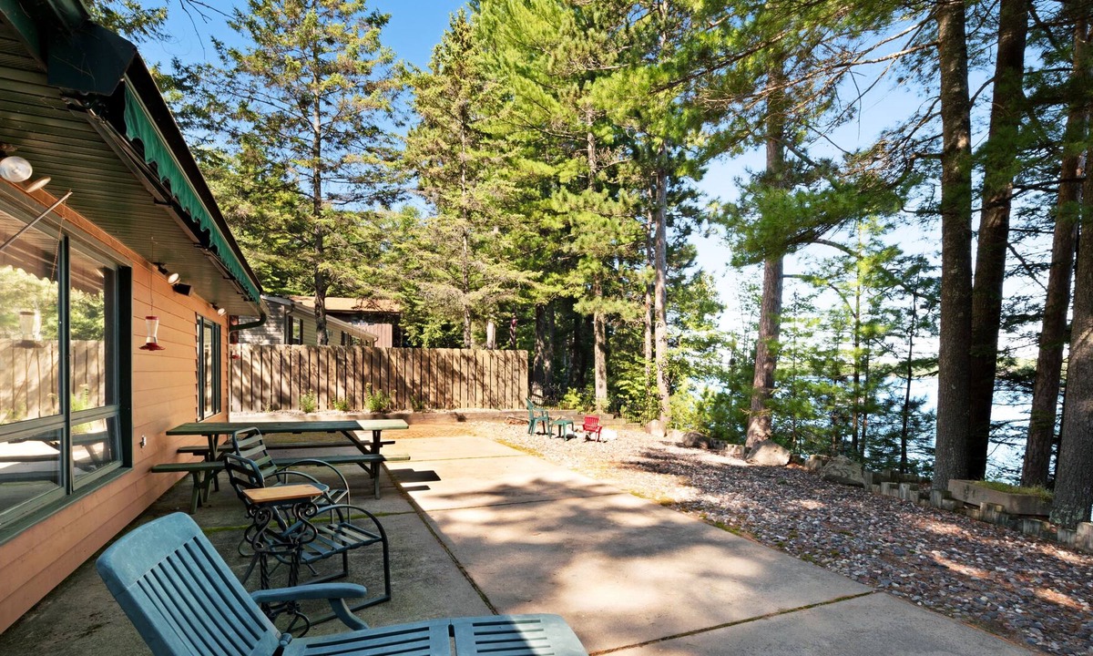 Lake Tomahawk House | Family-friendly waterfront lodge w/ dock, firepit & outdoor sauna barrel!