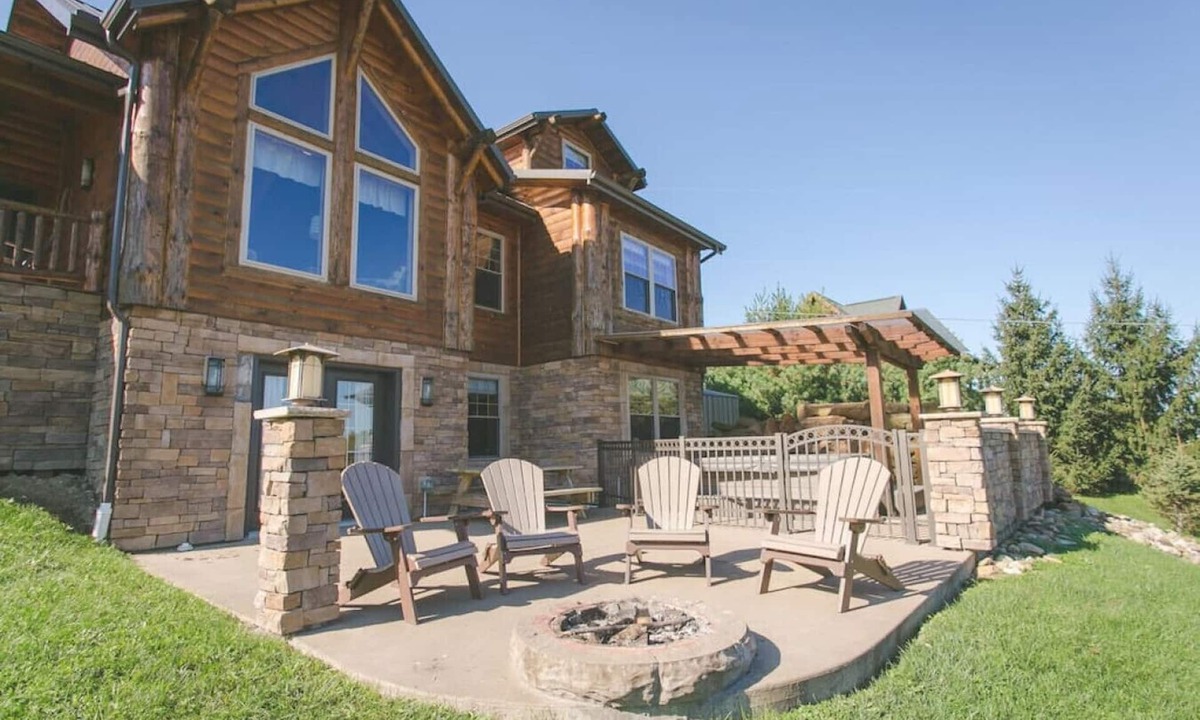 Millersburg Cabin | Family Size Cabin with Kitchen, Fireplace, Hot Tub