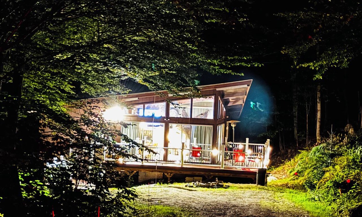 Lincoln House | Family size ski Cabin w deck, pool Resort & Spa walk to gondola, Scottish fest