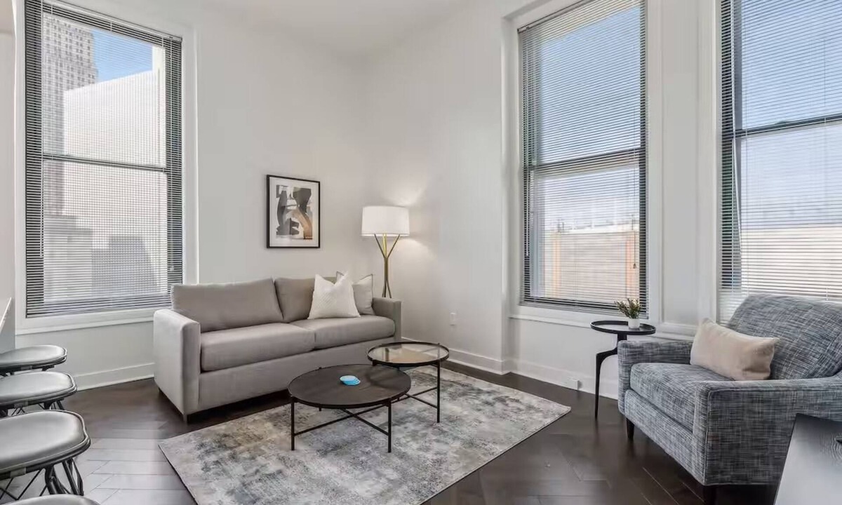 Downtown Pittsburgh Apartment | Family Stay in the Heart of Pittsburgh | Kitchen & Laundry | Parks & Museums