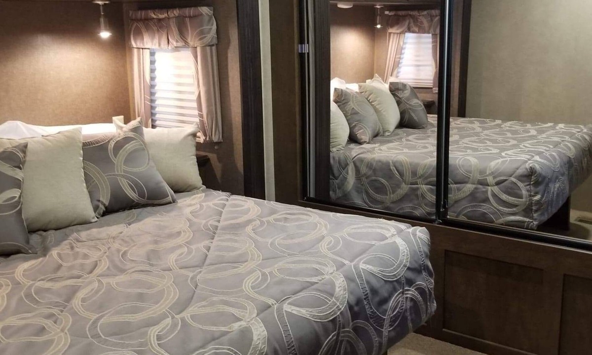 Logan House | Family Time at Hills Hocking @ Pine Creek Villas: Creek Front