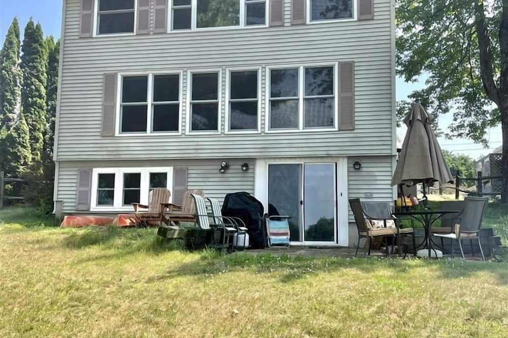 Raymond Cottage | Fantastic Secluded Cottage with Lake Access in Raymond, Maine