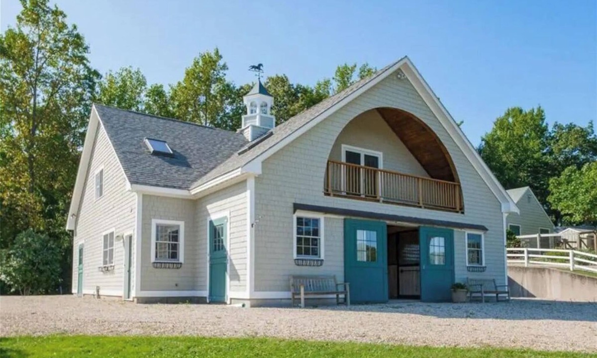 Maple Hill House | Farm Stay with Horses & Pool with Mountaintop Views
