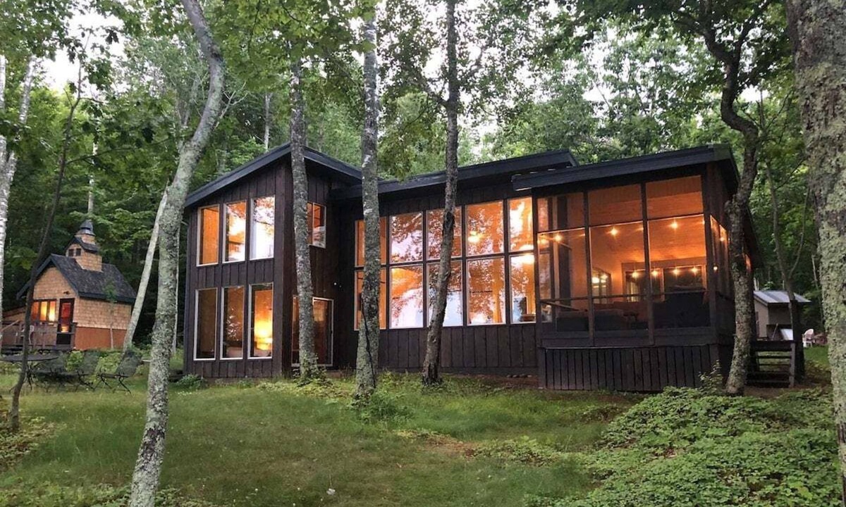 La Pointe House | Feeling Superior - Cliffside Home with Amazing Lake Views