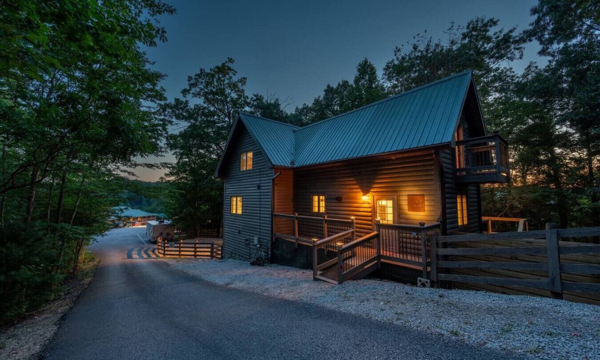 Zoe House | Fels Haus- Hot Tub, WiFi, Gas Grill, located on Cliffview Resort