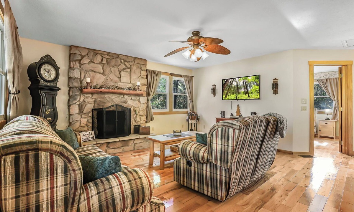 Glouster Cabin | Find Your Perfect Escape at Red Oak Cabin