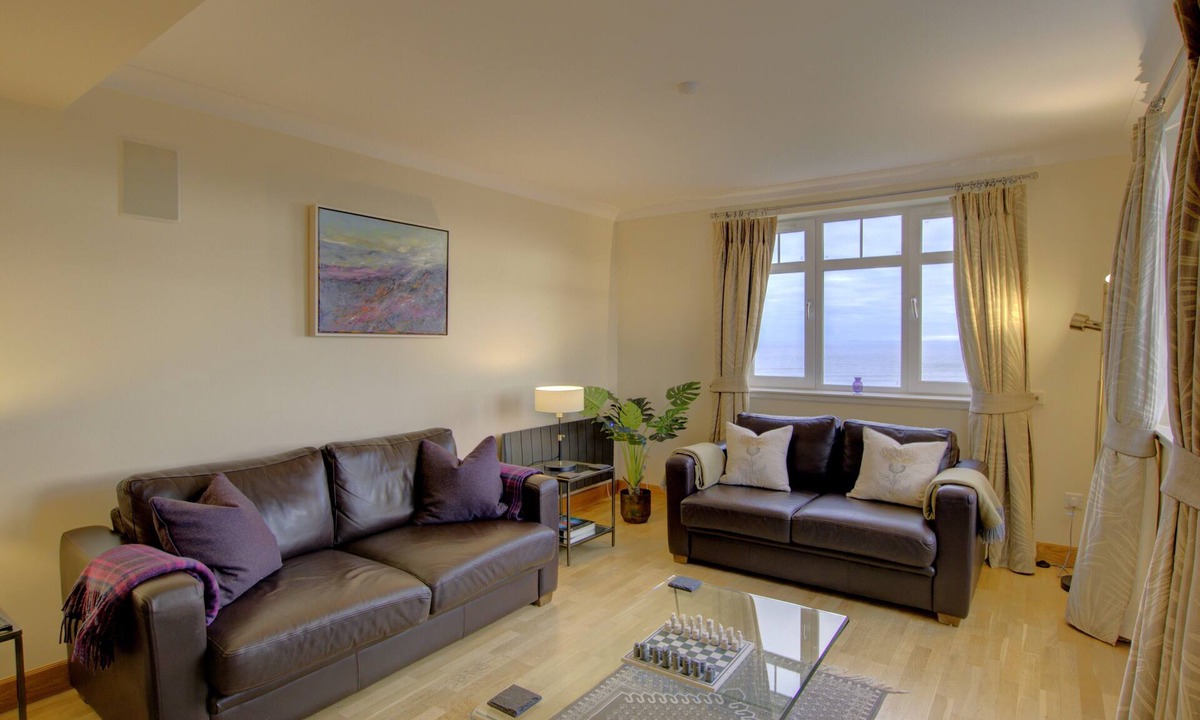 Brora Apartment | First floor 2-bedroom apartment with views over the famous James Braid Brora Golf Course.