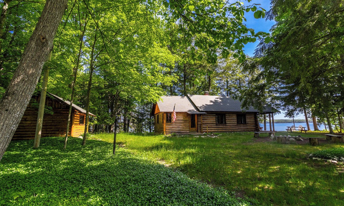 Alanson Cottage | Fisher Trail Cabin - On Burt Lake! Cozy Cabin! Quiet Setting!