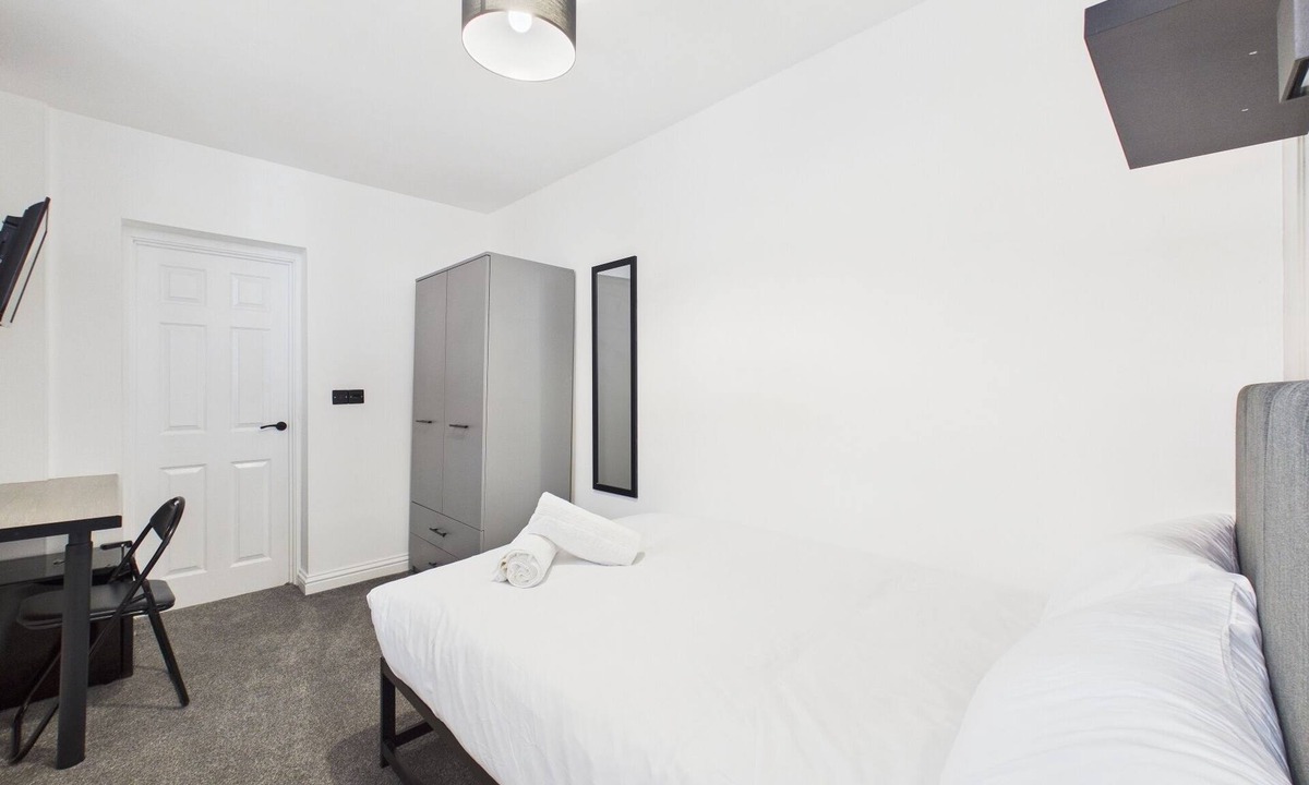 South Shields House | Five Bedroom Home with En Suites