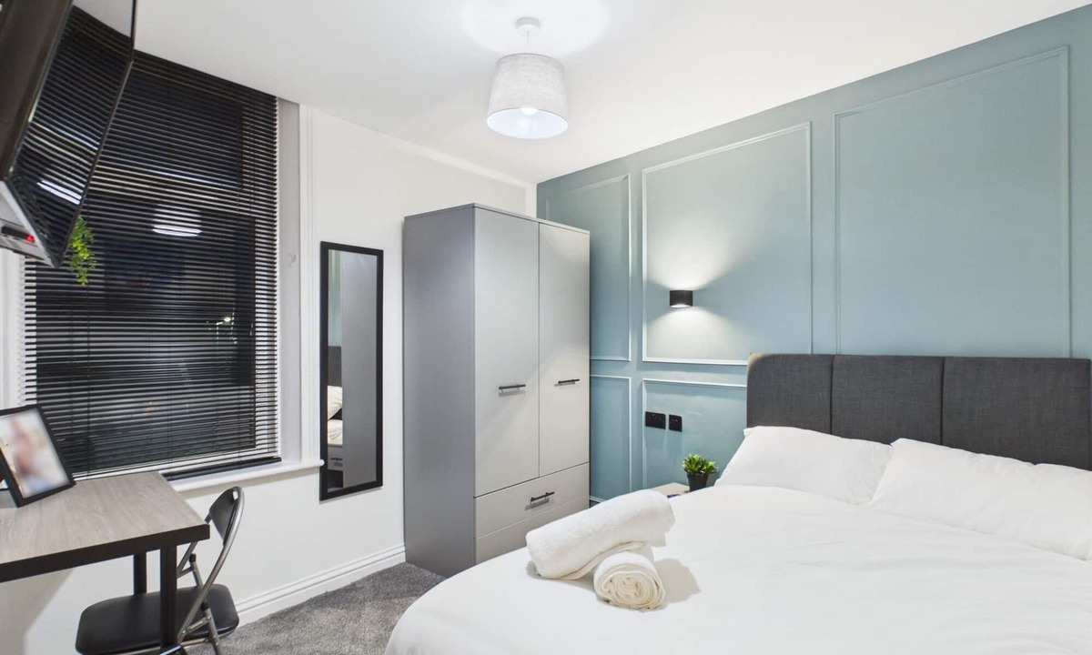 Jarrow House | Five Bedroom Home with En Suites