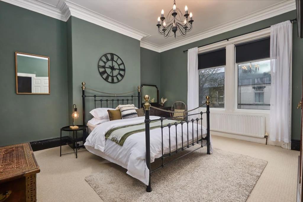 Cullercoats Apartment | Flat 5 Minutes From The Beach - Street Parking