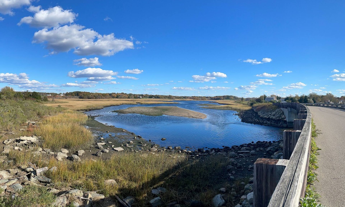 Adamsville Cottage | Fogland Beach Cottage. Pets welcome!