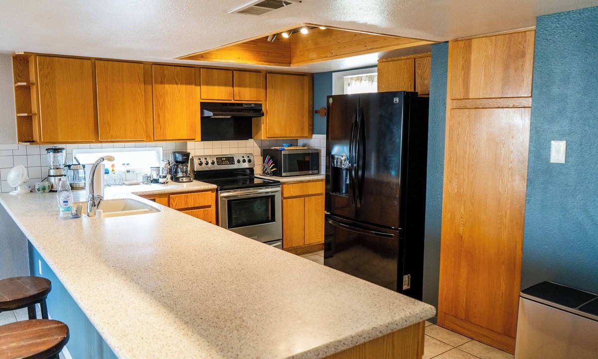 Northeast Heights House | Foothills Retreat: Views, Local Art, Freeway Access & Peaceful Trails