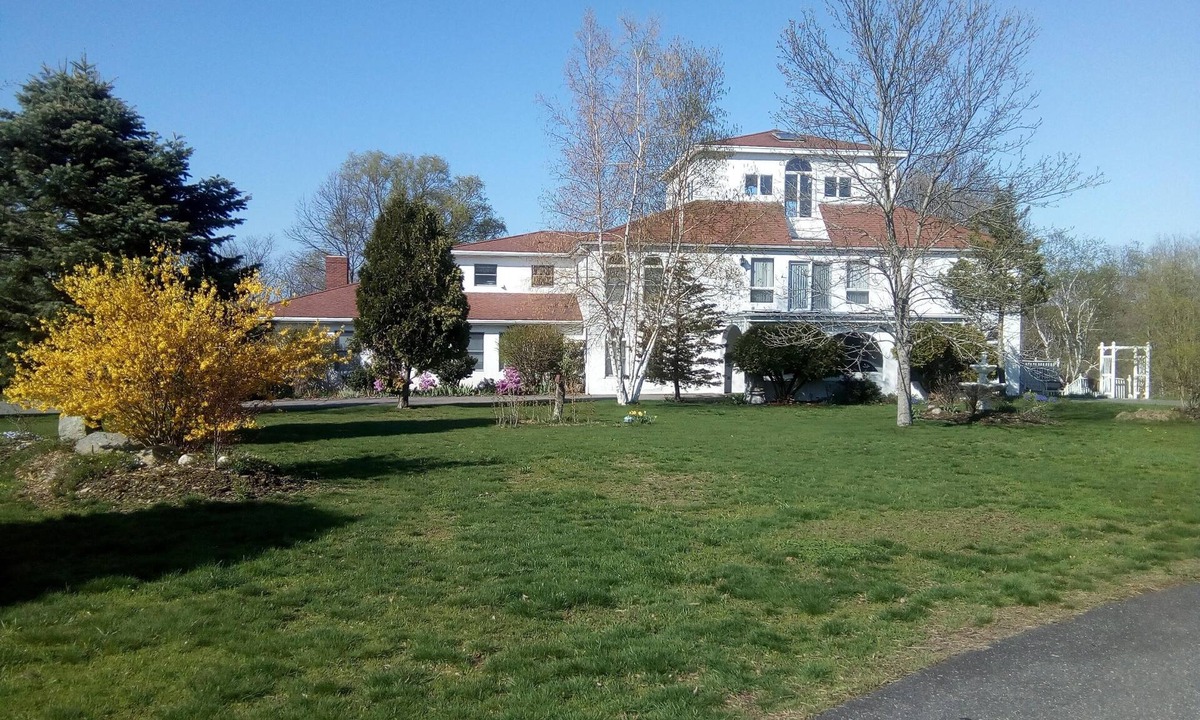 West Newbury House | FOR BUSINESS and PLEASURE TRAVELERS Studio