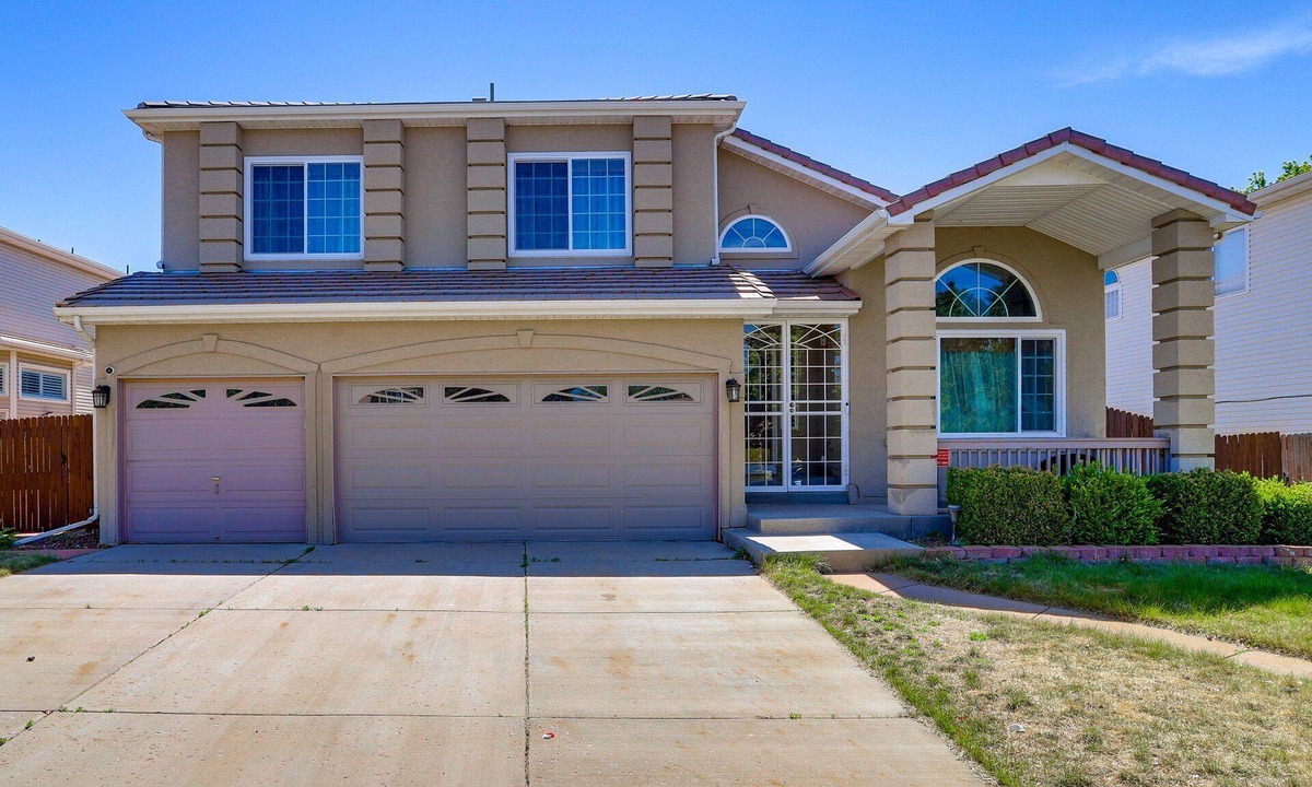 Green Valley Ranch House | For large group luxury 6Bedroom HOT TUB furnished basement